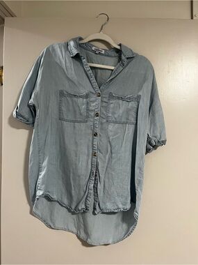 Light Blue Casual Button-Up Shirt